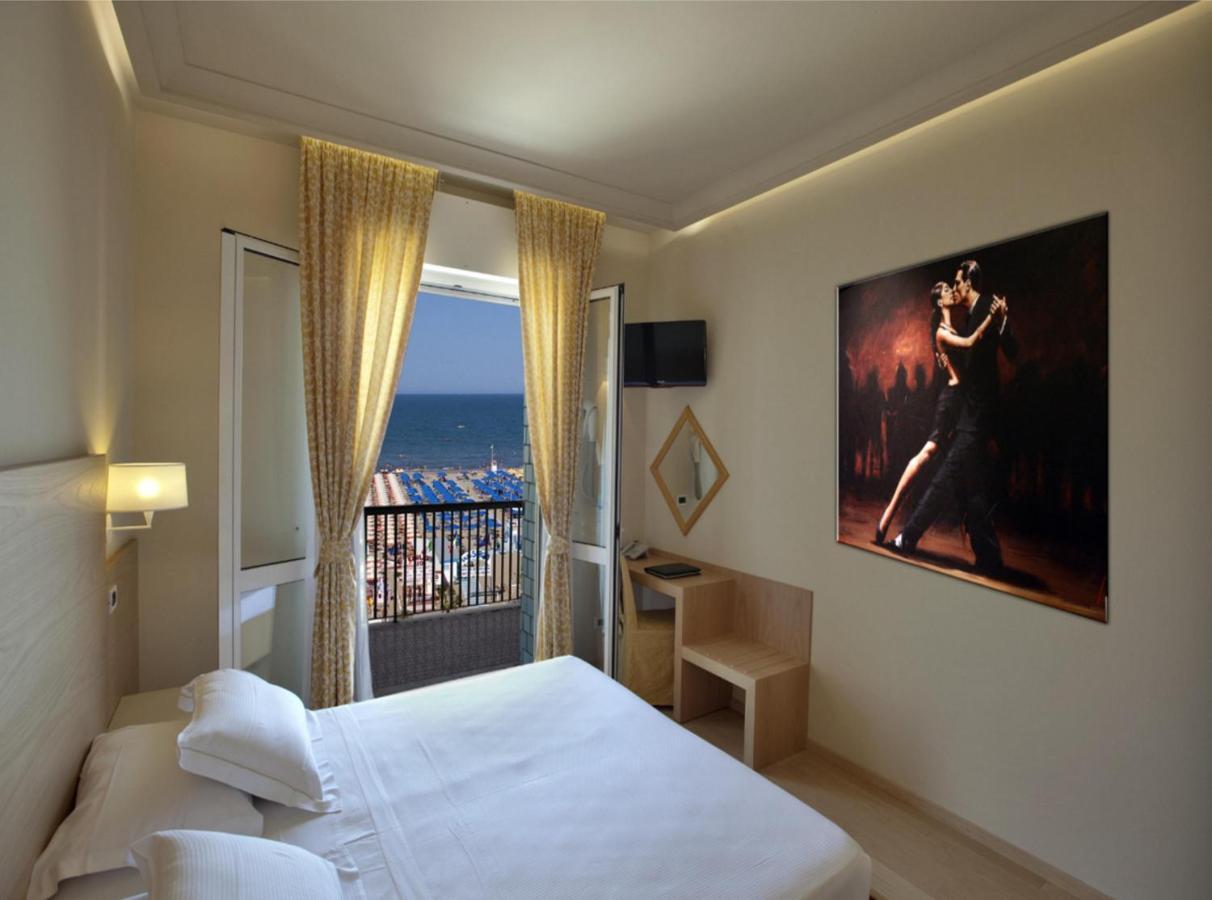 Hotel Ghirlandina Rimini Cameră foto